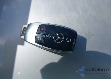 2019 Mercedes-Benz E 300 4Matic z USA, uszkodzony, nr VIN WDDZF4KB0KA517748